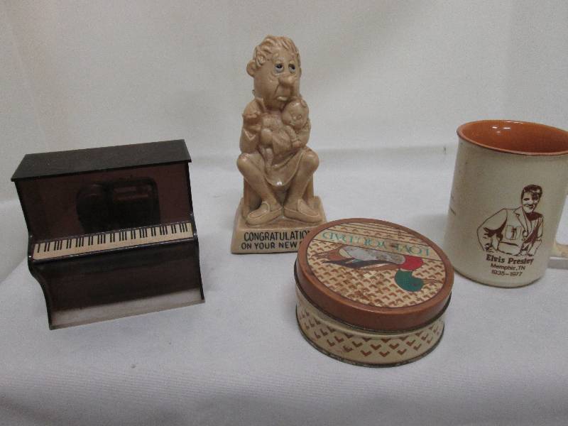 Mixed lot Elvis mug, piano musical...