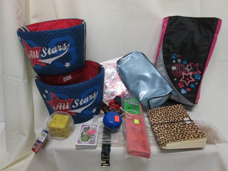 lot 309 image: Mixed lot 2 All-Star totes, Sticke...
