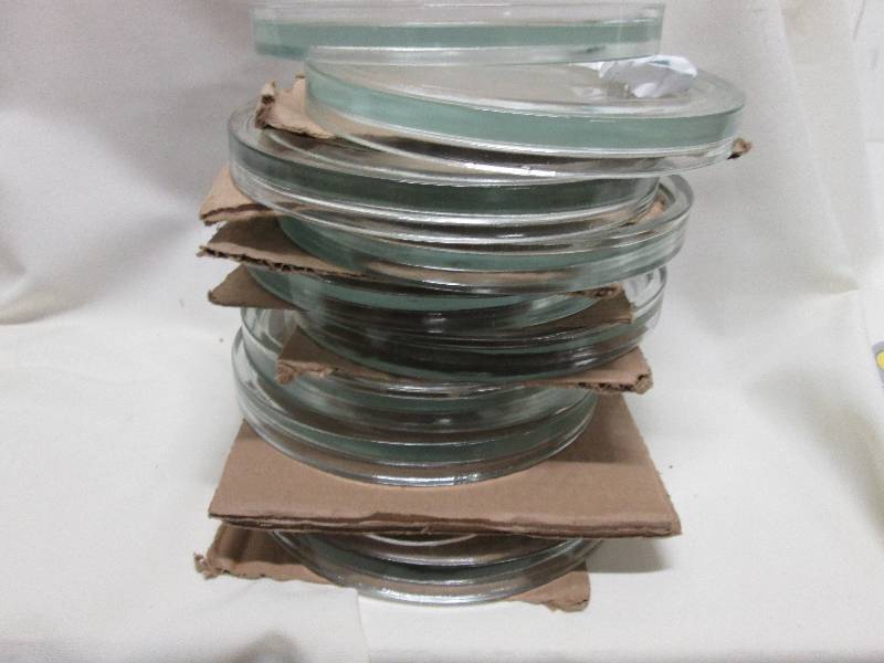lot 311 image: Lot of 9 clear glass candle holders...