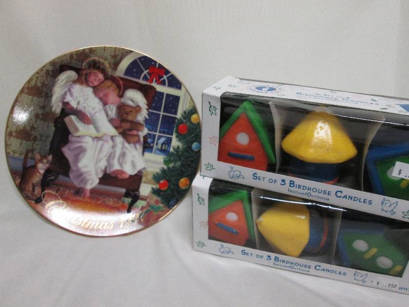 lot 313 image: Avon Christmas collector plate 8 1...
