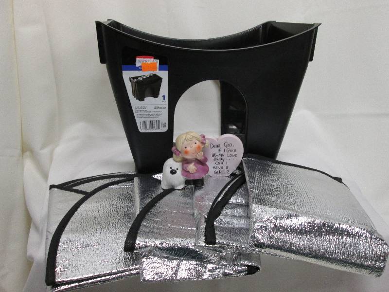 lot 315 image: 4 Insulating wraps, Cute Decor piec...