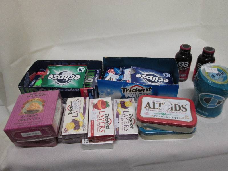 lot 319 image: Multiple packs of gum, tea, breath ...