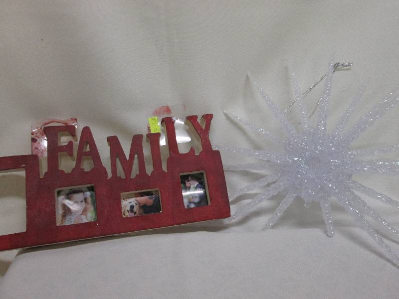 lot 338 image: Family themed photo frame, Star orn...