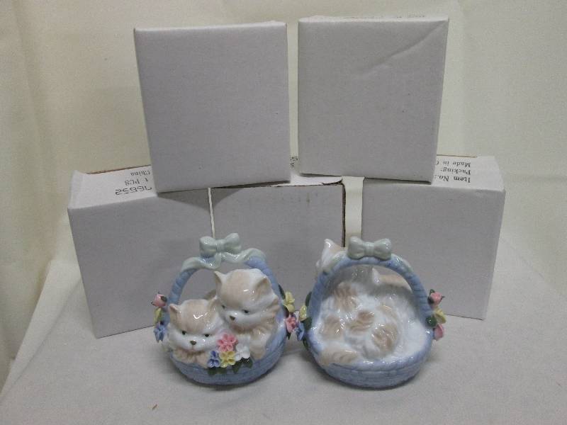 lot 341 image: Lot of 7  Ceramic kitties in a bas...
