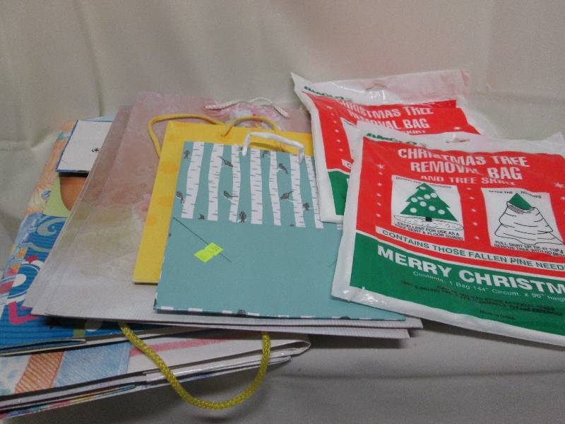 lot 348 image: Assorted size gift bags & 2 Christm...