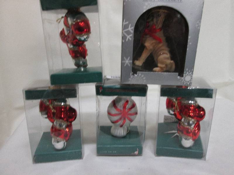 lot 358 image: Lot of 6 Christmas ornaments...