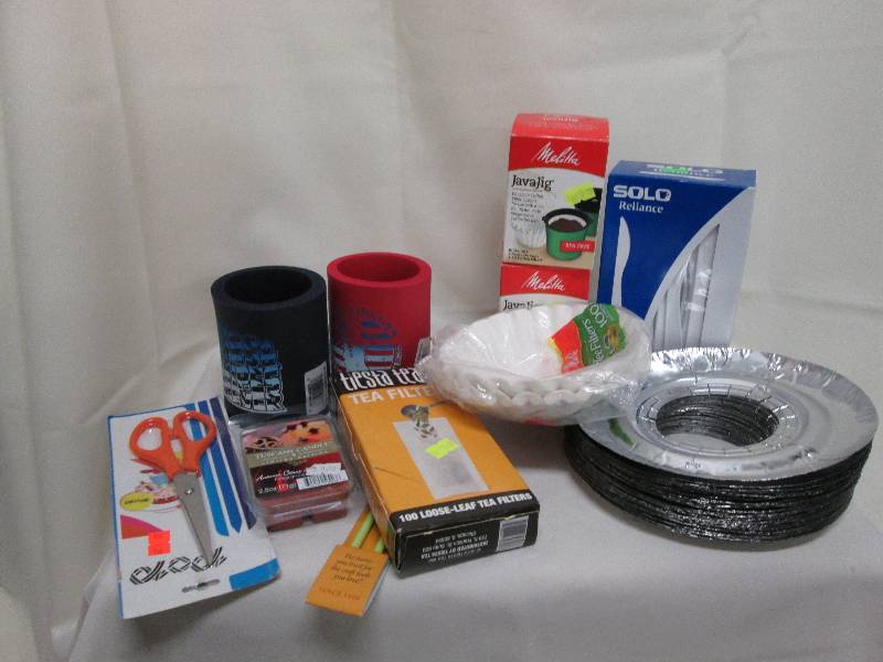 lot 377 image: Assorted lot 2 can coolers, tea fi...