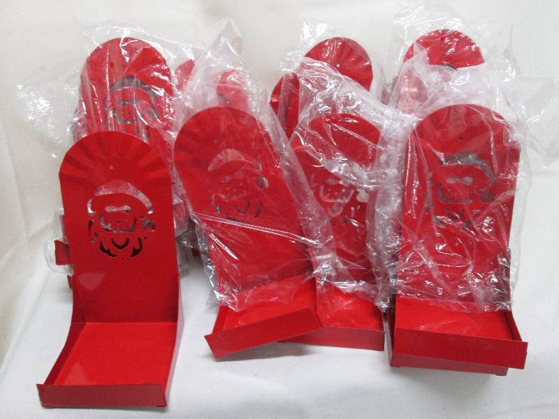 lot 380 image: Lot of 18 red metal 3 pillar candl...