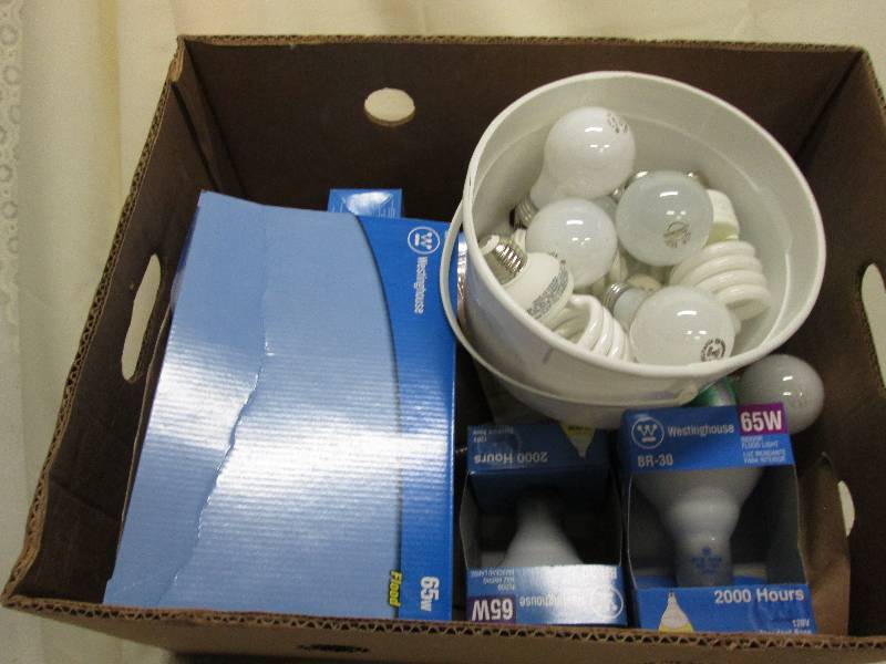 lot 381 image: Box of assorted light bulbs, lots of lights, most are standard socket size
