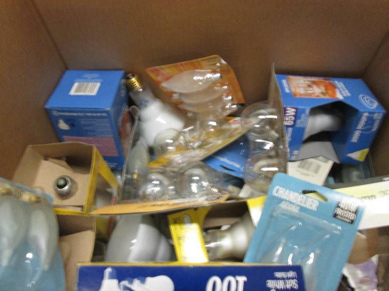 lot 383 image: Box of assorted light bulbs, lots of lights, most are standard socket size