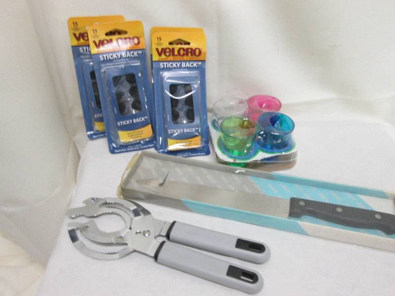 lot 4 image: 4 pkg of 15 ea dot Velcro, 4pk plas...