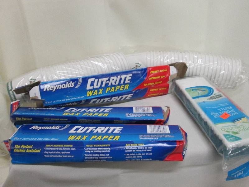 lot 16 image: Large sleeve paper cups, 3 rolls Re...