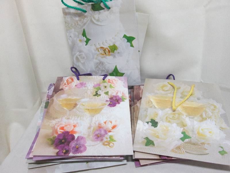 lot 30 image: Lot of 18 Wedding gift bags 9x7 12...