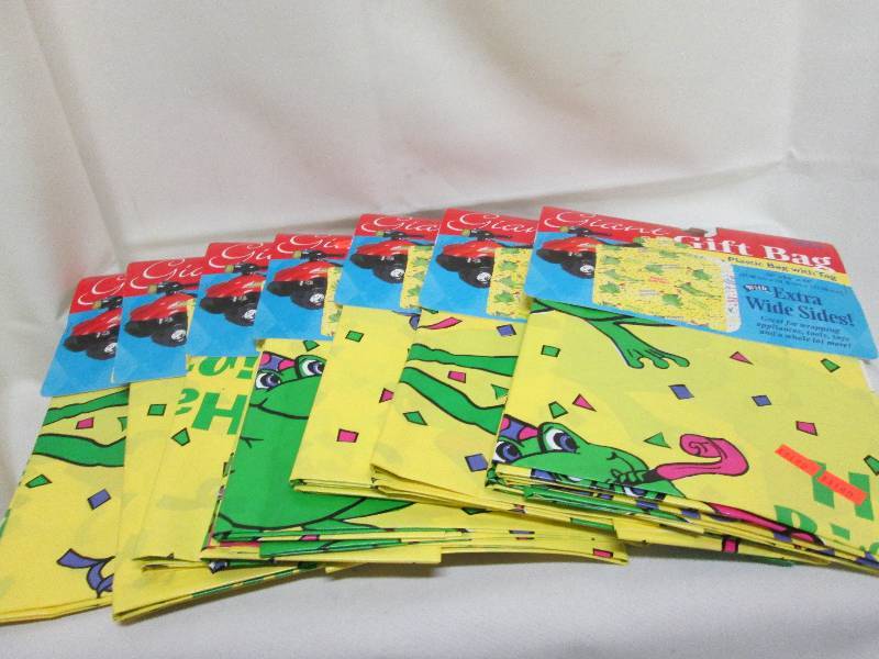 lot 32 image: Lot of 7  Giant Gift Bags Happy Bi...