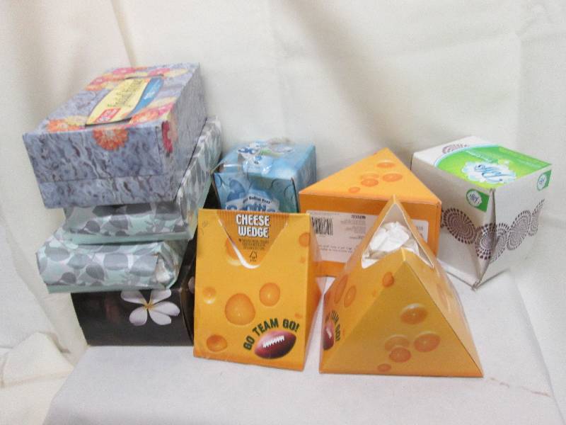 lot 37 image: 9 assorted boxes of facial tissue...