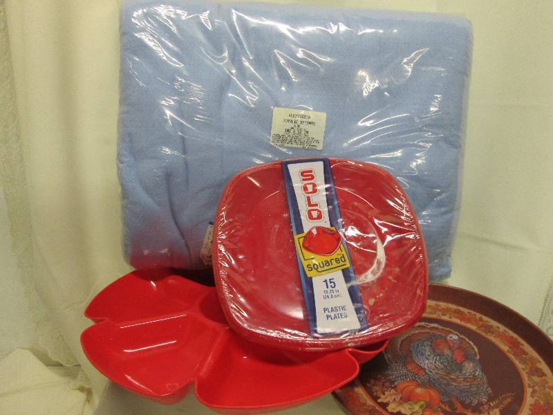 lot 47 image: Blue acryllic blanket 102x90 in, re...