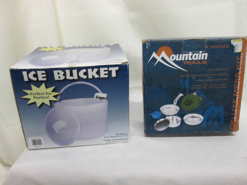 lot 49 image: White transluscent ice bucket, Moun...
