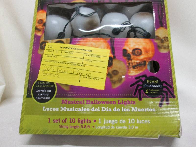 lot 52 image: 1 set of 10 Halloween Skull musical...