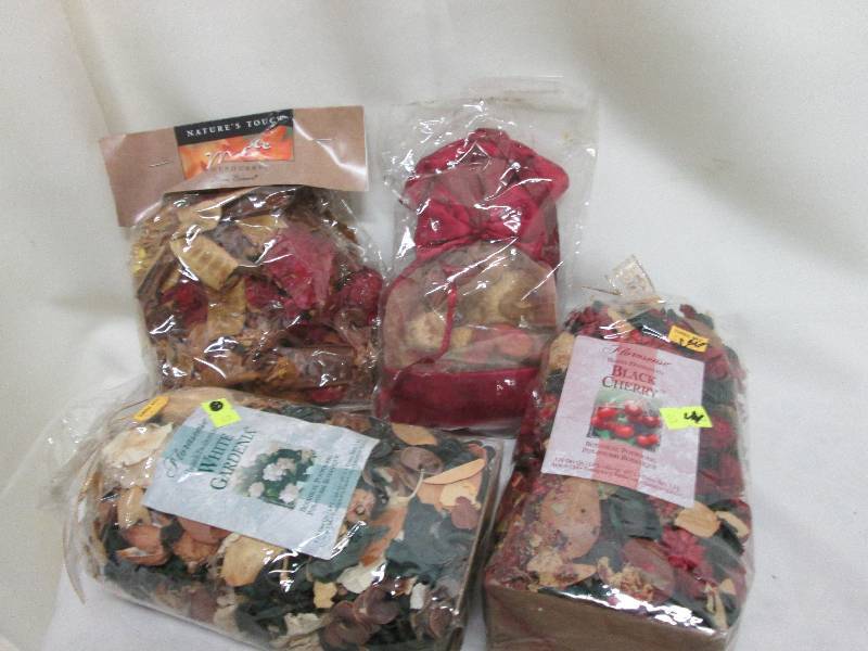 lot 54 image: 4 packs assorted potpourri black c...
