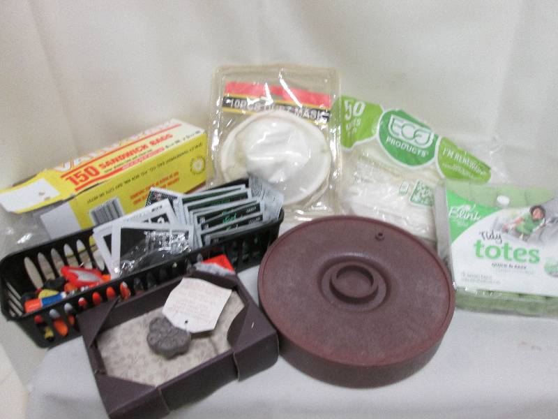 lot 70 image: Mixed lot sandwich bags, 10 pk dus...