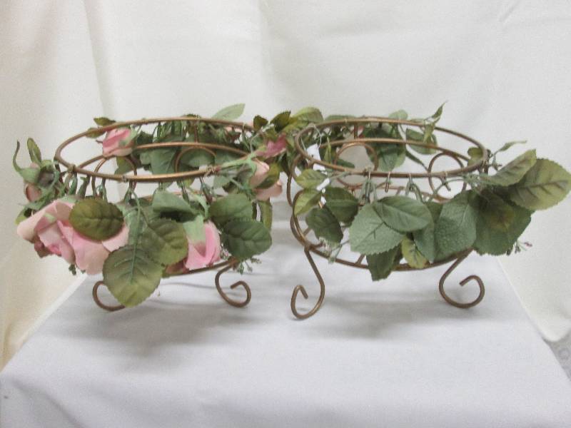 lot 76 image: 2 gold metal floral stands 7 inch a...