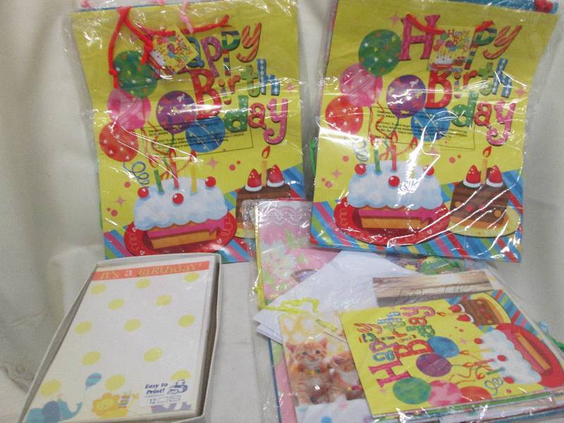 lot 27 image: Lot of 3 Pkg Birthday gift bags & ...