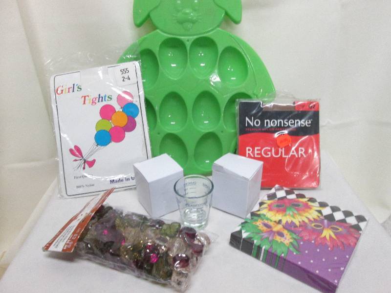 lot 100 image: Grab bag Easter bunny egg tray, 3 ...