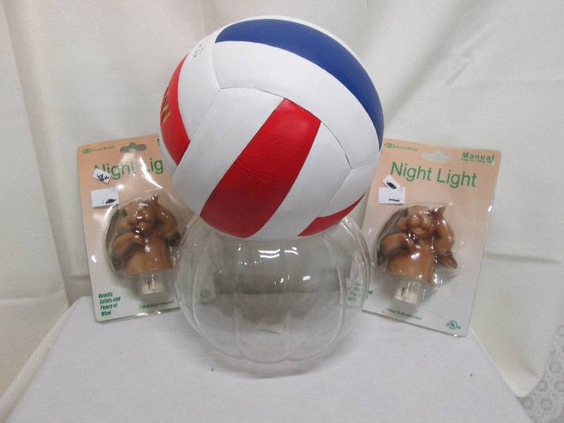 lot 102 image: 2 bunny night lights, Magnum volley...
