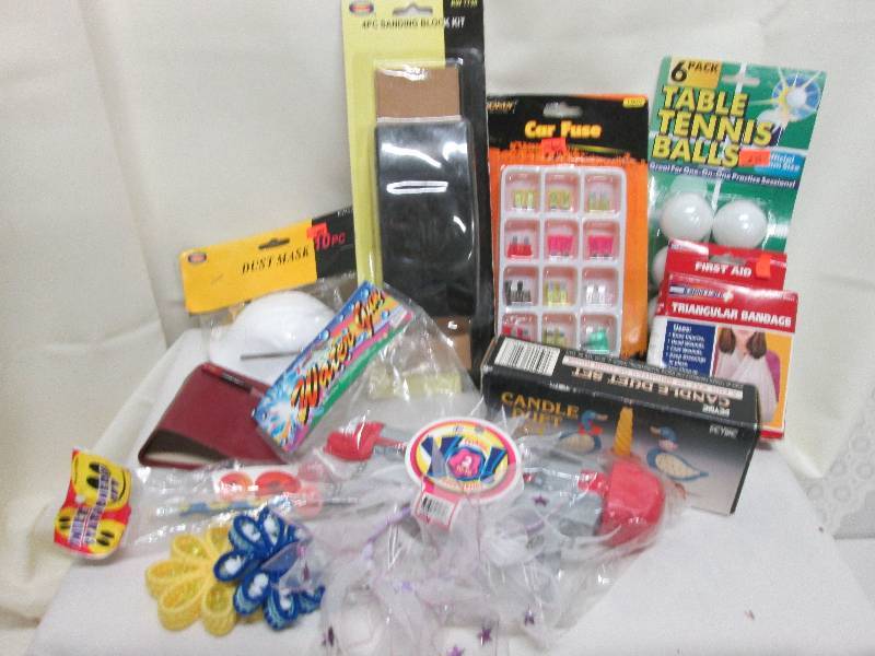 lot 109 image: Mixed lot 10 pk dust masks, sandin...
