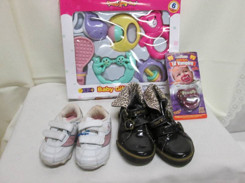 lot 112 image: Baby gift set, vampire pacifier, Si...