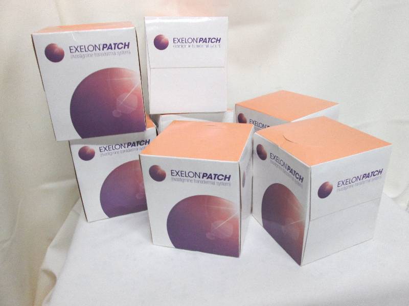 lot 120 image: Lot of 7 square boxes of facial tis...