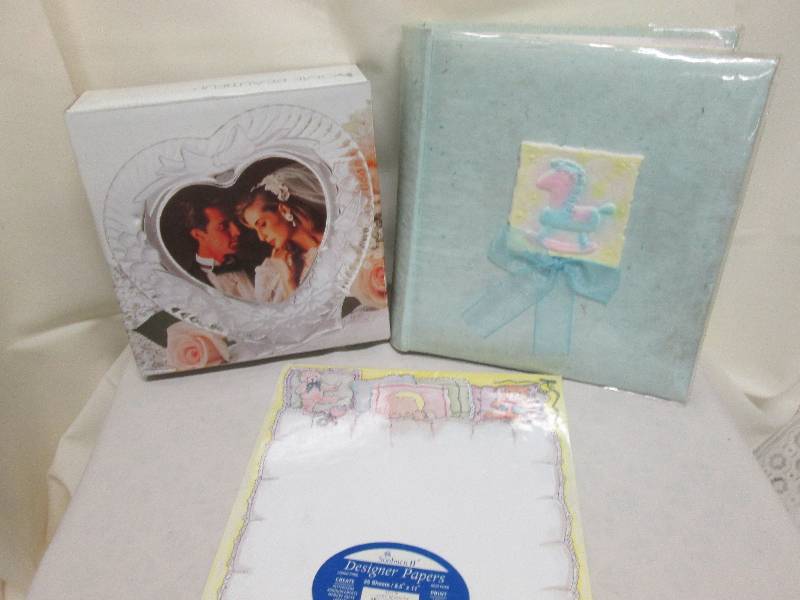 lot 127 image: Glass heart picture frame, Baby pho...