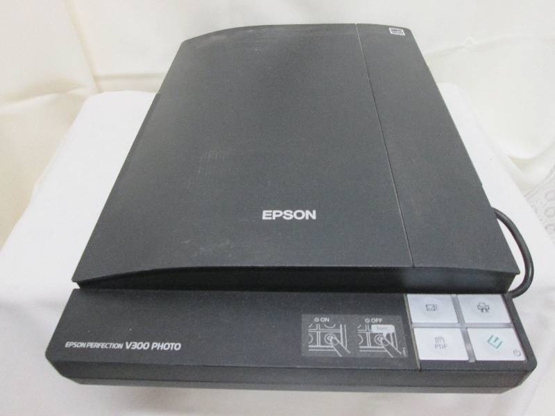 lot 129 image: Epson Perfection V300 Photo Flatbed...