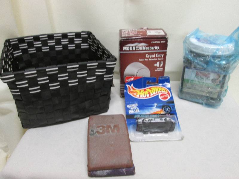 lot 130 image: Woven basket, 3M hand sander, Mount...