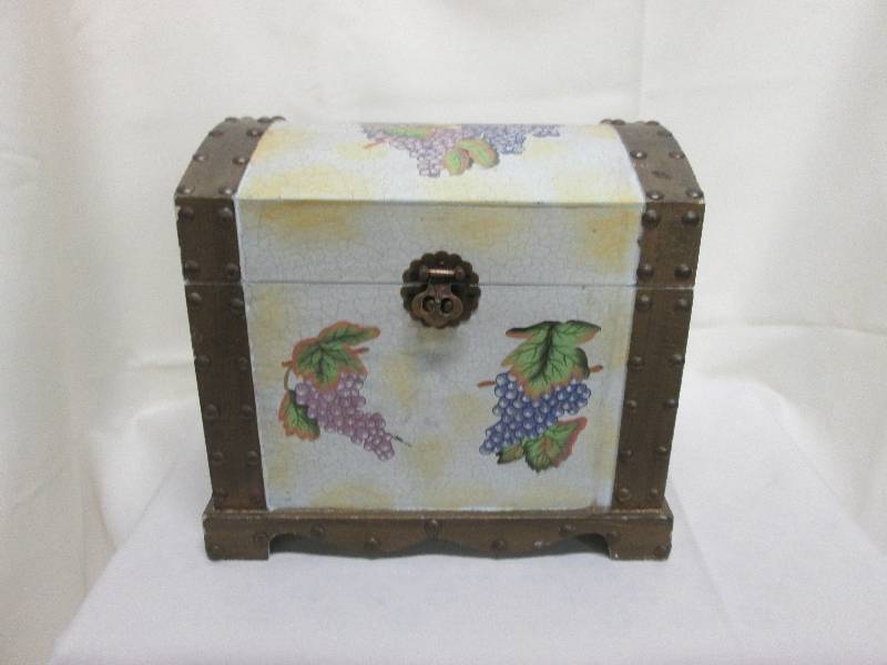 lot 165 image: Decorative 10  trunk with latch...