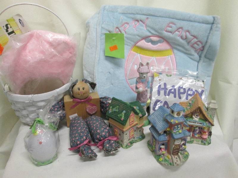 lot 170 image: Easter dcor bundle tote, basket,...