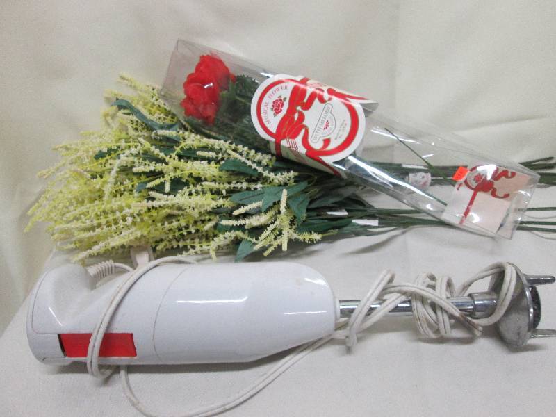 lot 172 image: 2 Speed hand held mixer, musical ro...