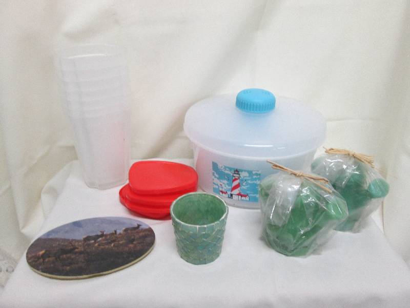 lot 173 image: Lighthouse rice maker, 6 plastic co...