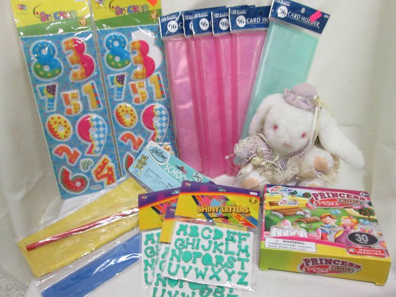 lot 187 image: 9 pks of 96 card holders,stickers, ...