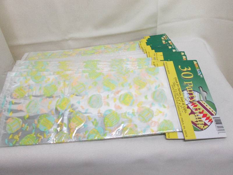 lot 201 image: Lot of 17 Easter party bags 30pk...