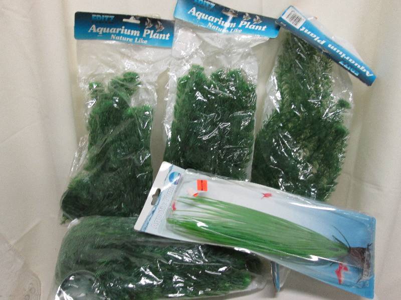 lot 203 image: Lot of 5 aquarium plants...