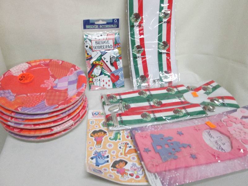 lot 206 image: 6 pks cake plates, 2 Mexico suspend...