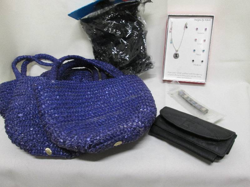 lot 268 image: 3 purple woven bags, girl jewelry s...