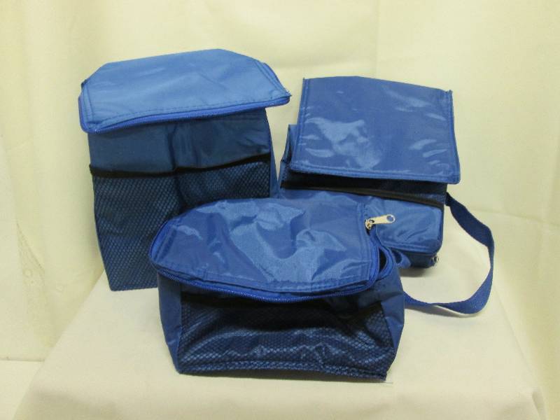 lot 272 image: 3 blue insulated lunch totes...