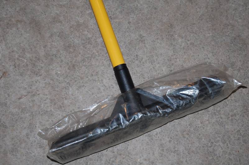 lot 17 image: Rubber Brush