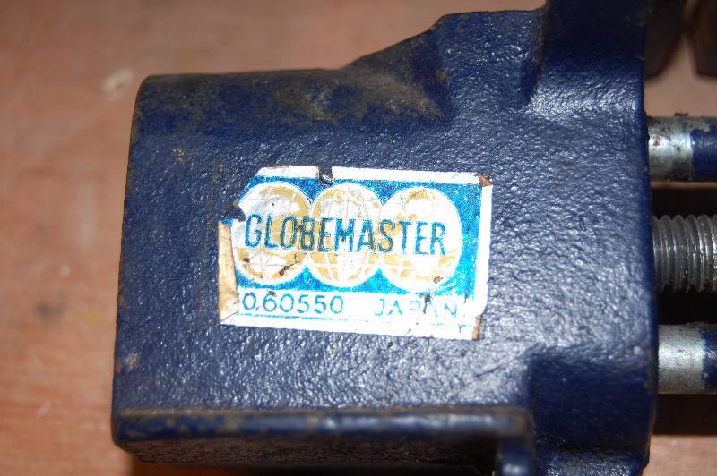 lot 20 image: Small Bench Mount Vise