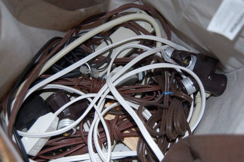 lot 30 image: Bag o Extension Cords and Light Sockets