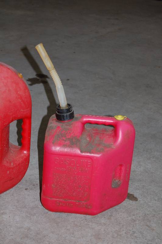 lot 39 image: 2 Gas Cans