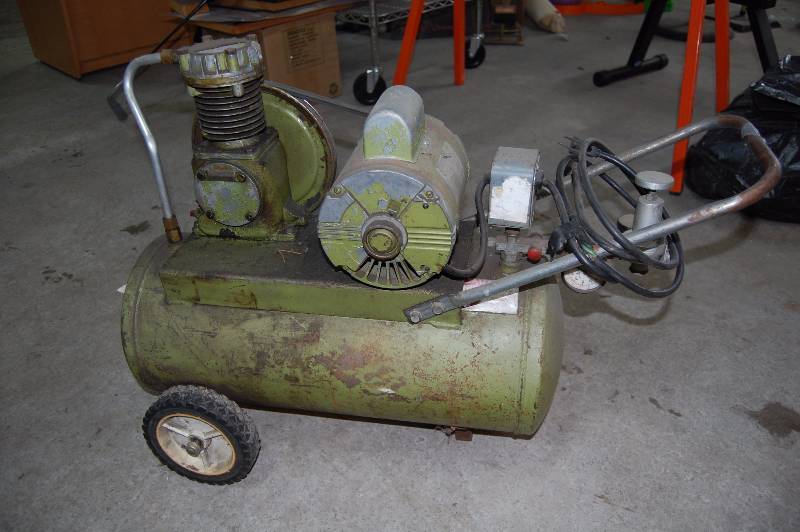 lot 44 image: Air Compressor