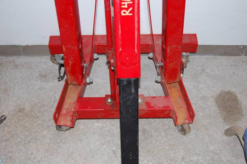 lot 47 image: Engine Hoist